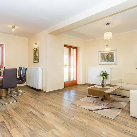 Вилла House Lana *